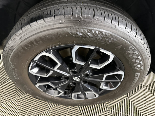 Used 2024 Hyundai Santa Cruz SE AWD/4WD image 32