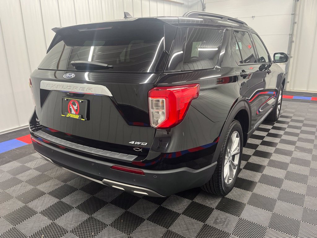 Used 2023 Ford Explorer XLT w/ Equipment Group 202A AWD/4WD image 3