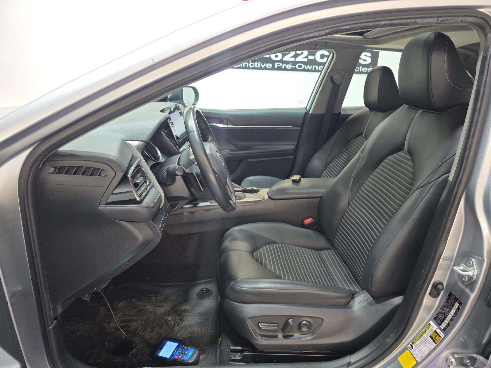 Used 2021 Toyota Camry SE w/ Convenience Package FWD image 5