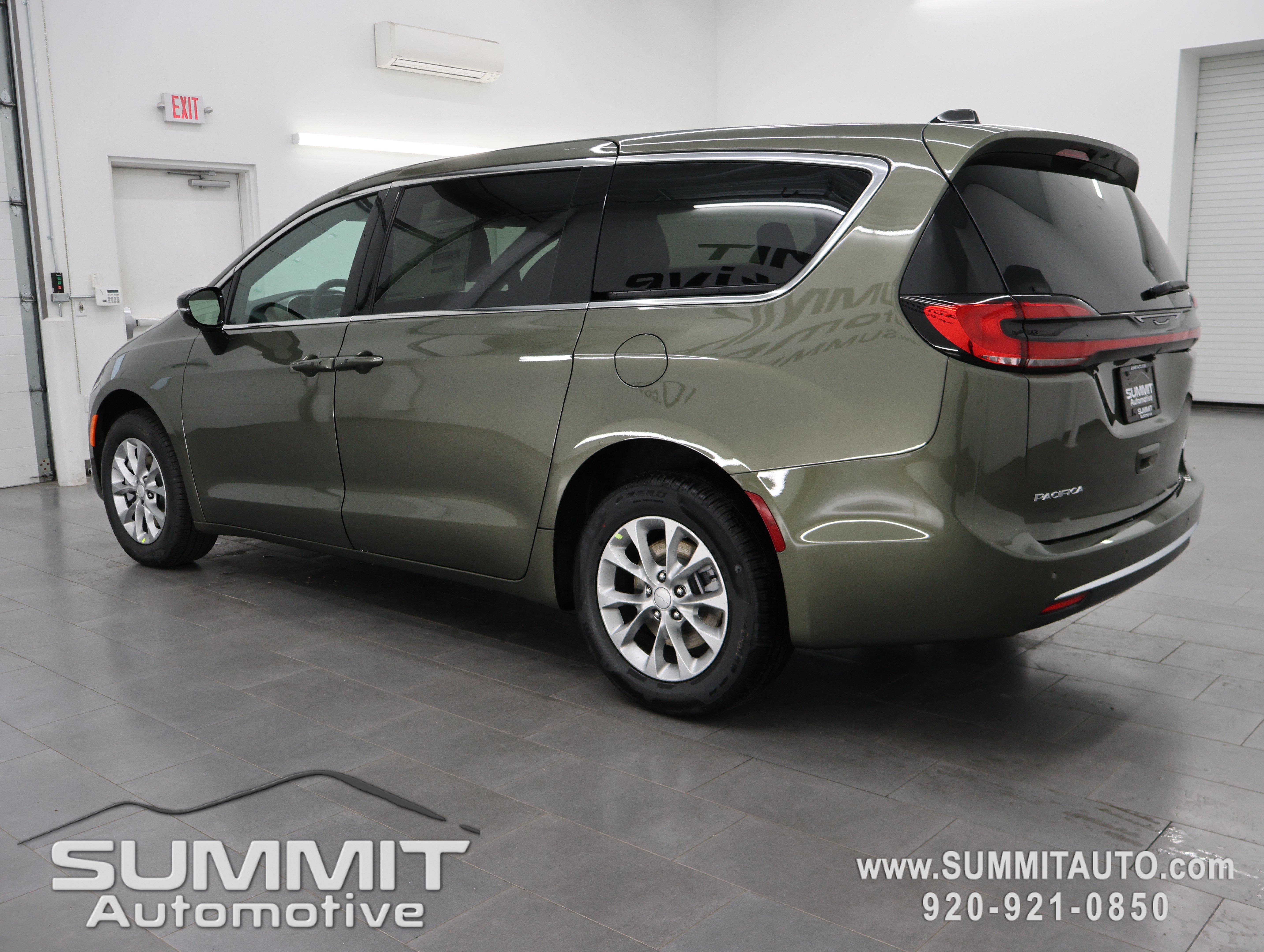 New 2027 Chrysler Pacifica Select AWD/4WD image 6