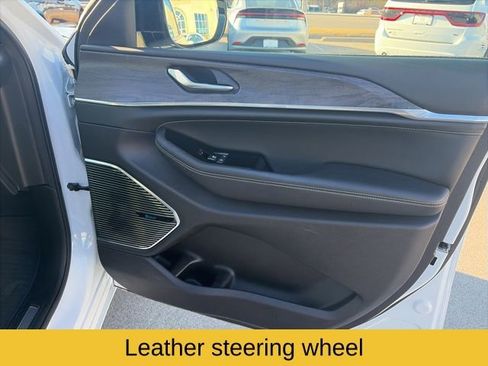 Used 2022 Jeep Grand Cherokee Overland image 29