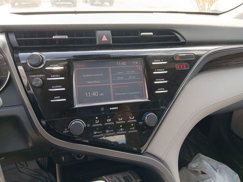 Used 2020 Toyota Camry LE image 14