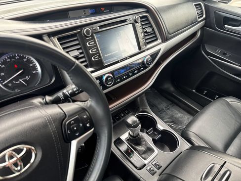 Used 2016 Toyota Highlander XLE AWD/4WD image 23