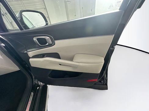 Used 2023 Kia Sorento S image 31