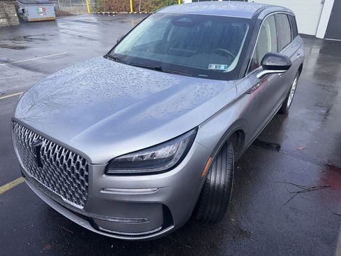 Used 2023 Lincoln Corsair AWD image 2