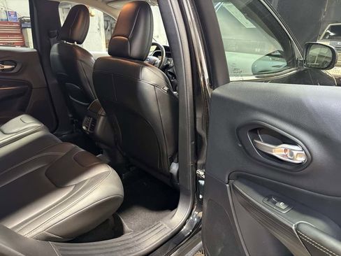 Used 2015 Jeep Cherokee Limited image 24