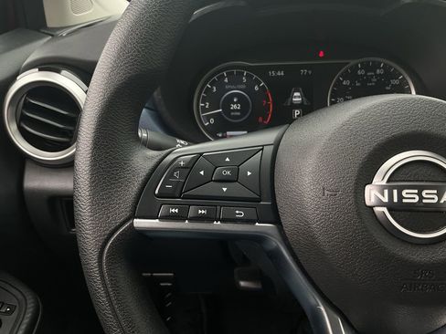 Used 2025 Nissan Versa SV FWD image 30