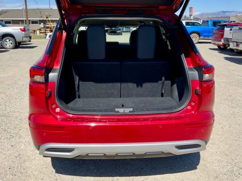 Used 2024 Mitsubishi Outlander SE image 16