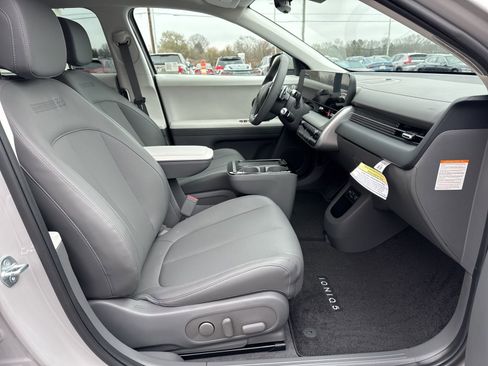 Used 2025 Hyundai Ioniq 5 SEL image 38