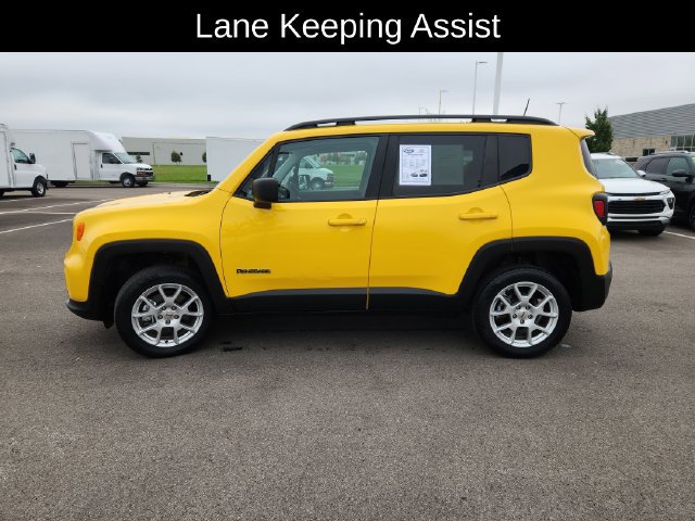 Used 2023 Jeep Renegade Latitude w/ Sun & Fun Group AWD/4WD image 4