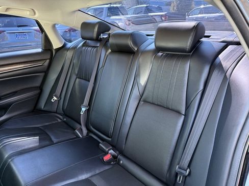 Used 2018 Honda Accord Touring image 14