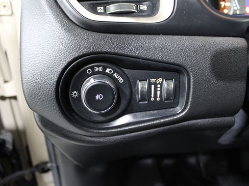 Used 2016 Jeep Renegade Latitude w/ Cold Weather Group image 8