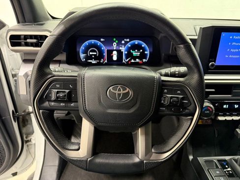 Used 2025 Toyota 4Runner TRD Off-Road image 22