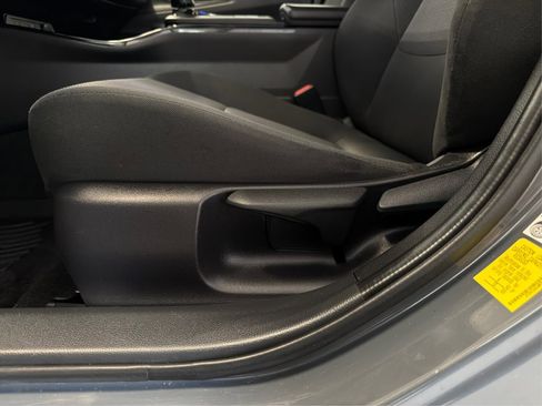 Used 2024 Toyota Prius LE FWD image 21