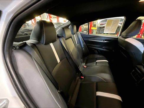 Used 2025 Toyota Camry SE image 16