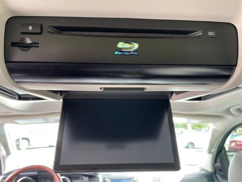 Certified 2022 Toyota Sequoia Platinum AWD/4WD image 20