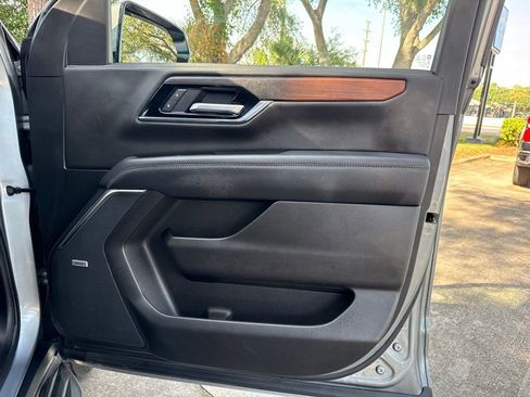 Used 2025 GMC Yukon Denali AWD/4WD image 26