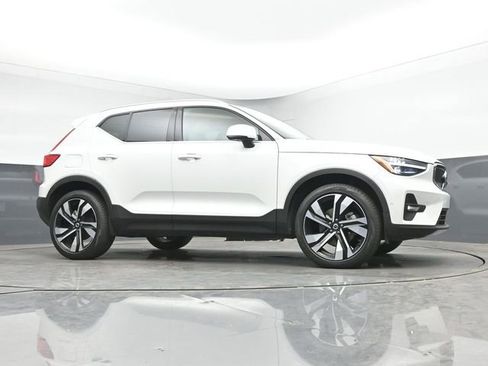 Used 2024 Volvo XC40 B5 Plus w/ Climate Package AWD/4WD image 10