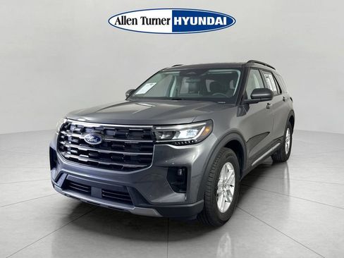 Used 2025 Ford Explorer Active w/ Active Comfort Package RWD image 4