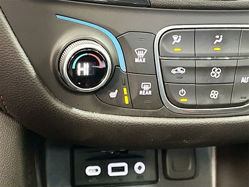 Used 2024 Chevrolet Equinox RS w/ RS Leather Package image 21