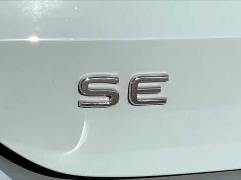 Used 2025 Volkswagen Taos SE image 10