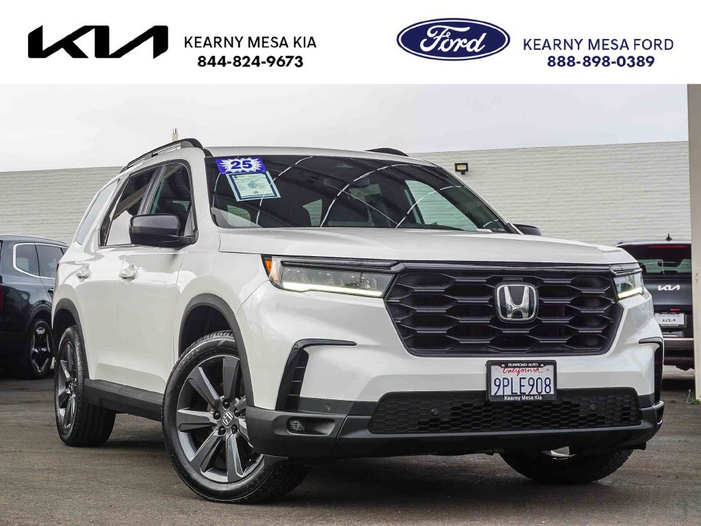 Used 2025 Honda Pilot Sport image 1