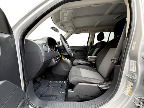 Used 2010 Jeep Patriot Sport image 9