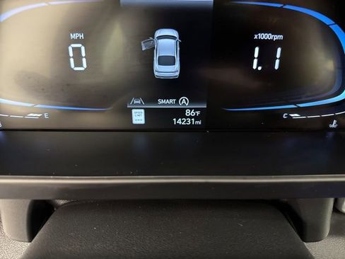Used 2025 Hyundai Elantra SE FWD image 24