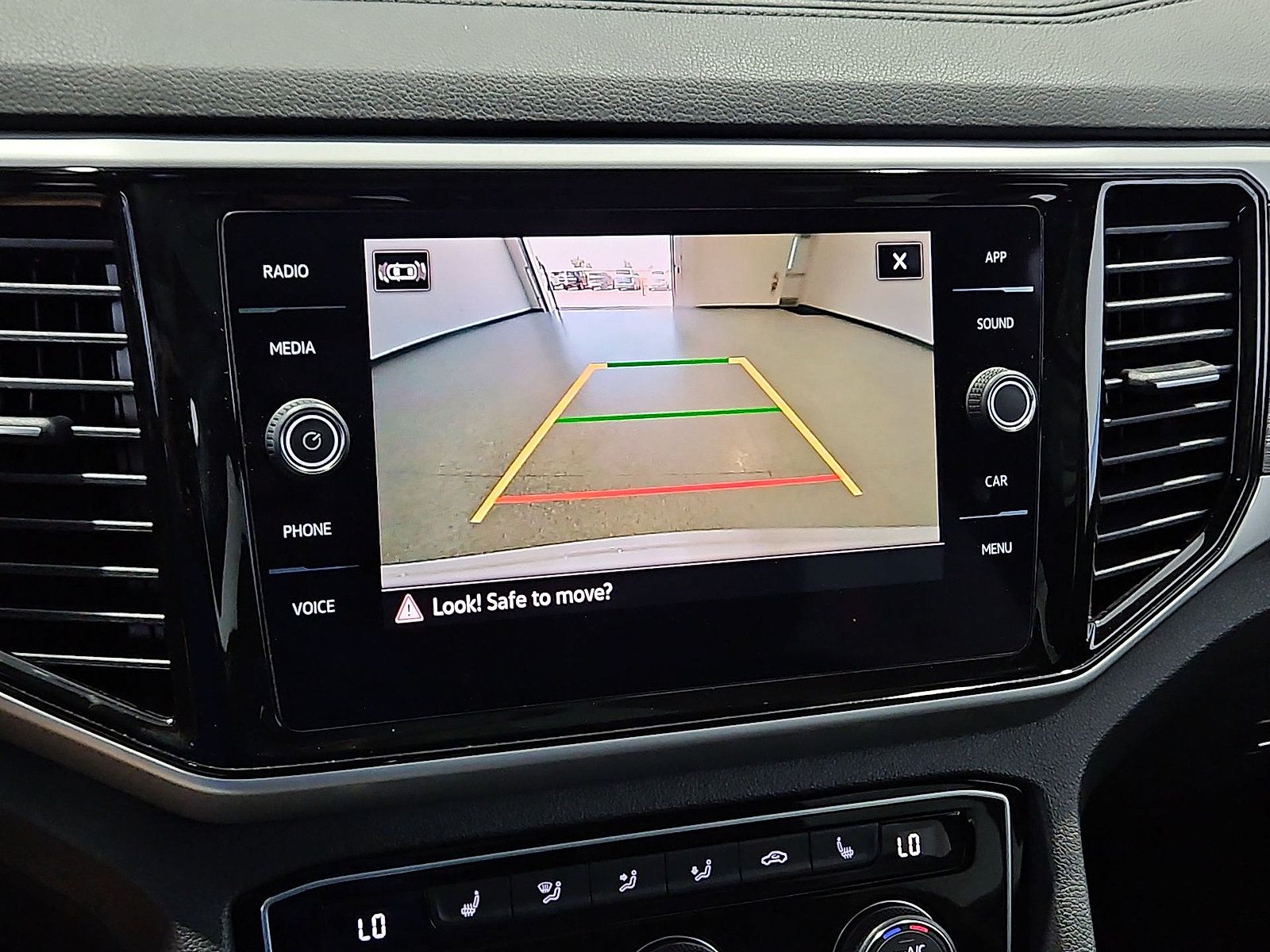 Certified 2023 Volkswagen Atlas Cross Sport SE w/ Panoramic Sunroof Package FWD image 18
