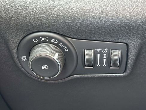 New 2026 Jeep Compass Limited image 18