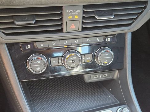 Used 2024 Volkswagen Jetta SE FWD image 27