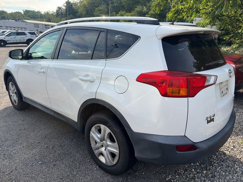 Used 2013 Toyota RAV4 LE AWD/4WD image 2