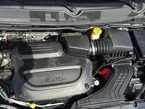 Used 2023 Chrysler Voyager LX FWD image 28