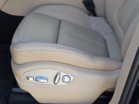 Certified 2025 Porsche Macan image 23