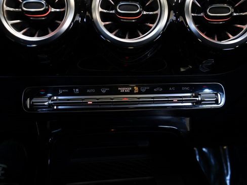 Used 2023 Mercedes-Benz CLA 250 image 30