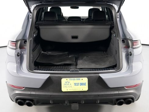 Used 2024 Porsche Cayenne image 10