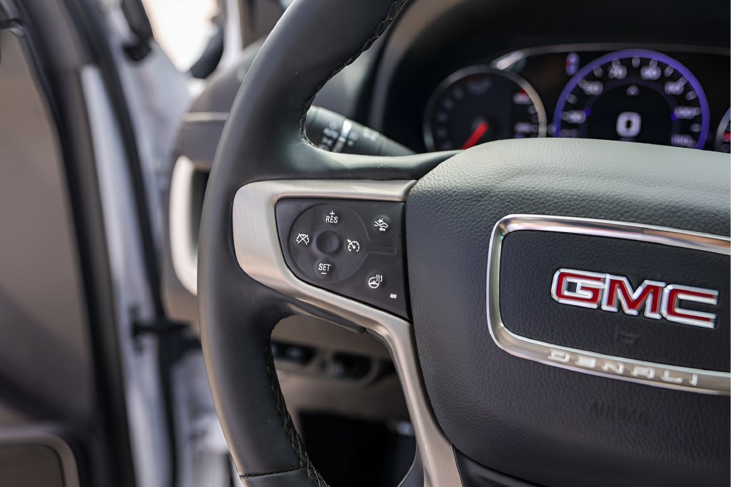 Used 2024 GMC Terrain Denali w/ Denali Premium Package AWD/4WD image 16