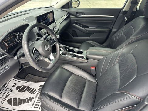 Used 2024 Nissan Altima 2.5 SR w/ SR Premium Package FWD image 11