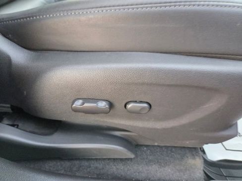 Used 2019 Buick Encore Essence AWD/4WD image 43
