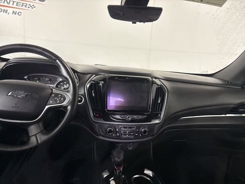 Used 2023 Chevrolet Traverse RS image 23