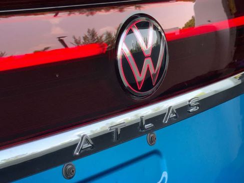 Certified 2024 Volkswagen Atlas Cross Sport SEL Premium R-Line AWD/4WD image 10