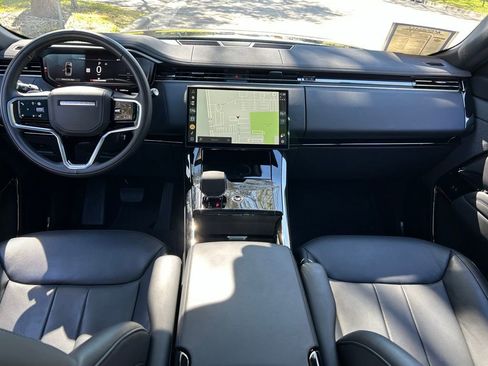 Used 2025 Land Rover Range Rover Sport SE image 10