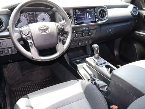 Used 2021 Toyota Tacoma TRD Sport w/ Technology Package AWD/4WD image 4
