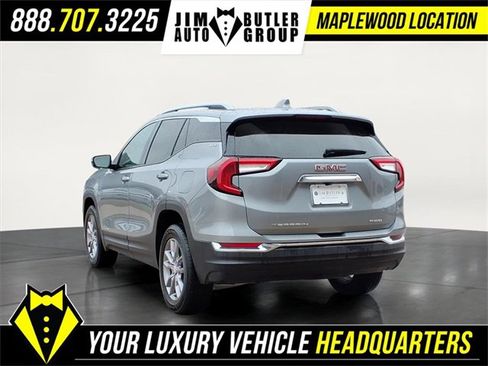 Used 2024 GMC Terrain SLT image 2