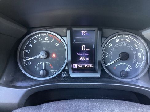 Used 2020 Toyota Tacoma TRD Off-Road w/ TRD Premium Off Road Package AWD/4WD image 15