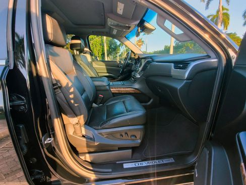 Used 2020 Chevrolet Suburban Premier image 40