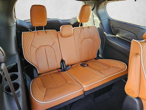 New 2026 Chrysler Pacifica Pinnacle FWD image 15