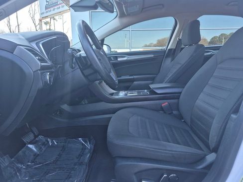 Used 2020 Ford Fusion SE image 12