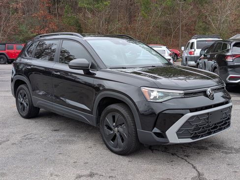 Used 2025 Volkswagen Taos S w/ Taos MDO Package image 11