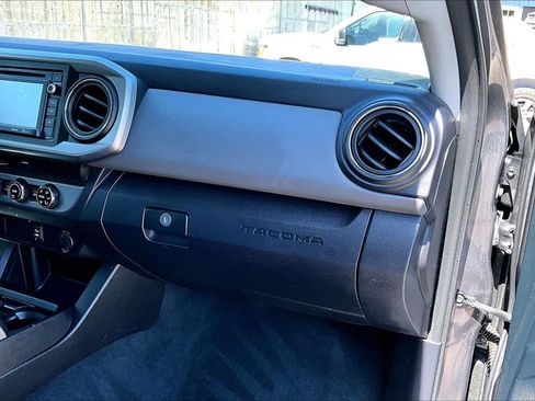 Used 2016 Toyota Tacoma SR5 w/ Towing Package image 19